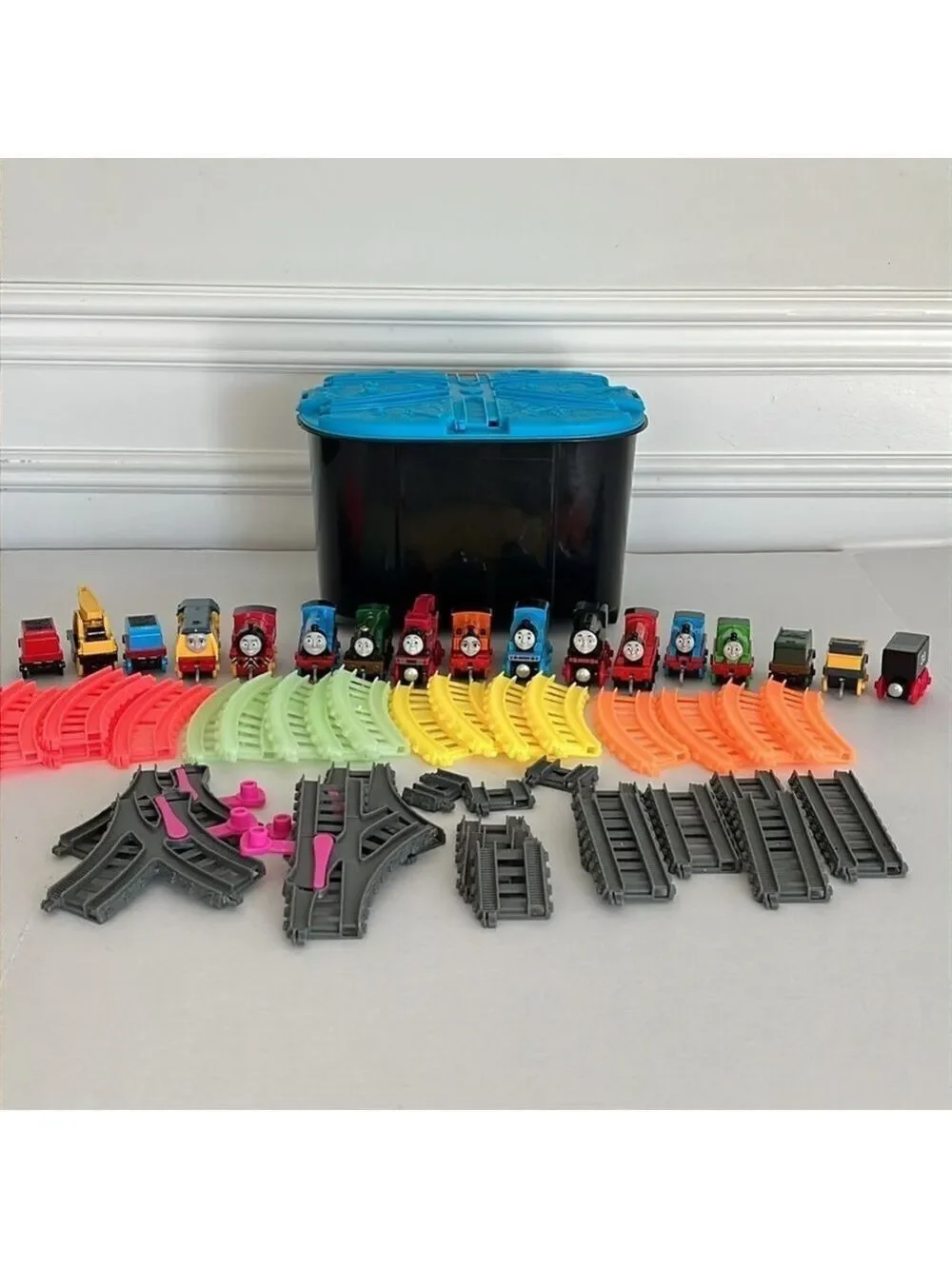 Fisher-Price Thomas & Friends TrackMaster Glowing Tracks Bucket With 17 Trains